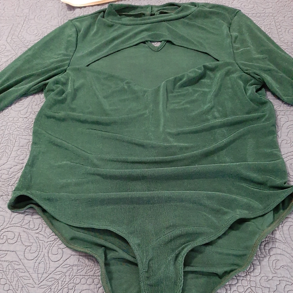 🌞SALE $10🌞 EMERALD GREEN PLUS SIZE BODYSUIT - Picture 6 of 8
